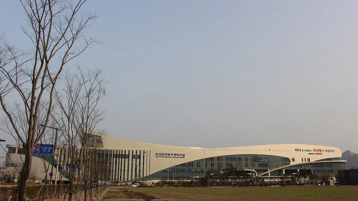 부산 북항의 부산항국제여객터미널